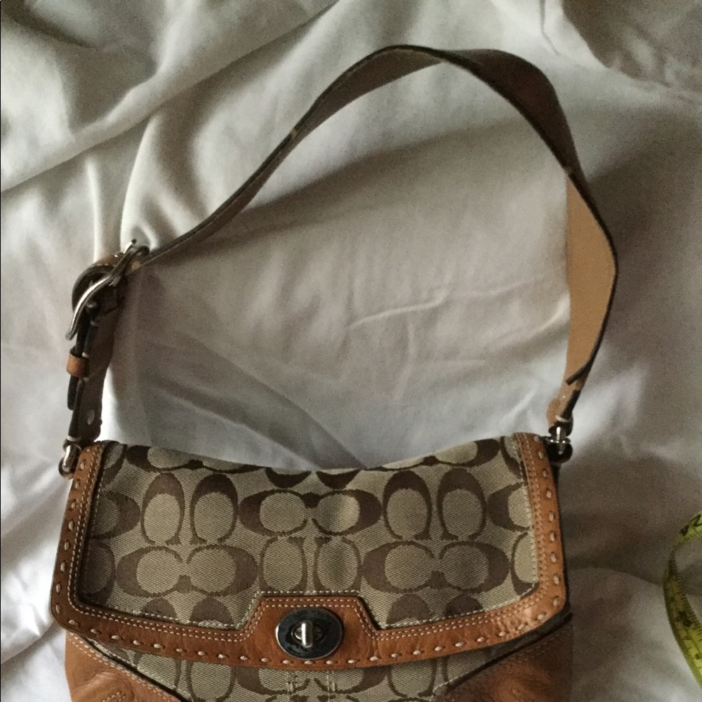 Coach Signature Turn lock shoulder bag